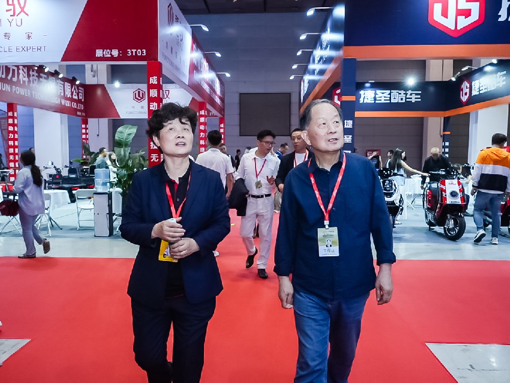 19届无锡展上领导巡馆